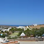 White Blue & דירה פארוס